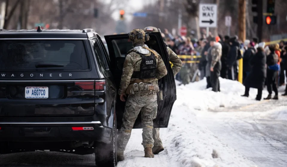 Federal officer wears BORTAC vest in Minneapolis