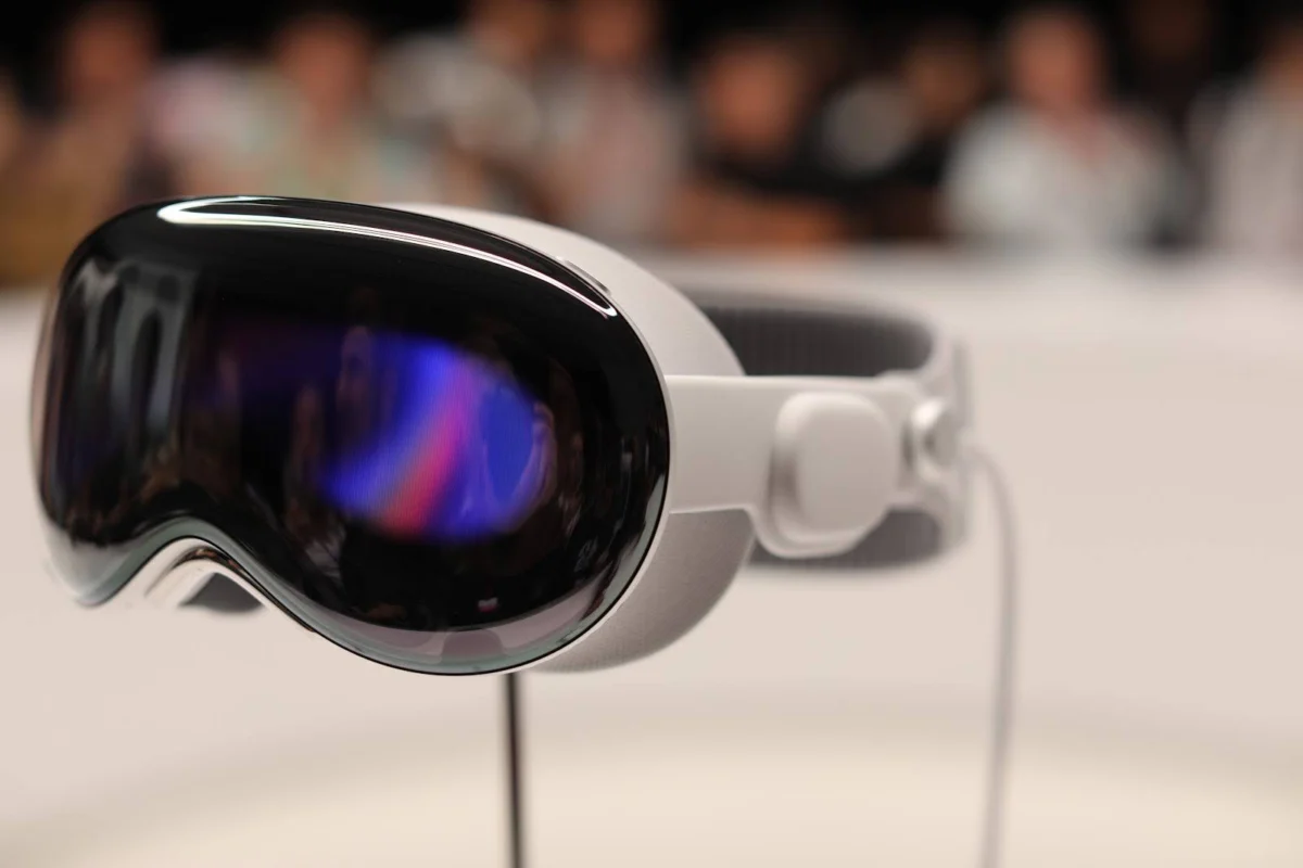 Apple’s Vision Pro Architect Paul Meade Departs for OpenAI in Major Hardware Shakeup