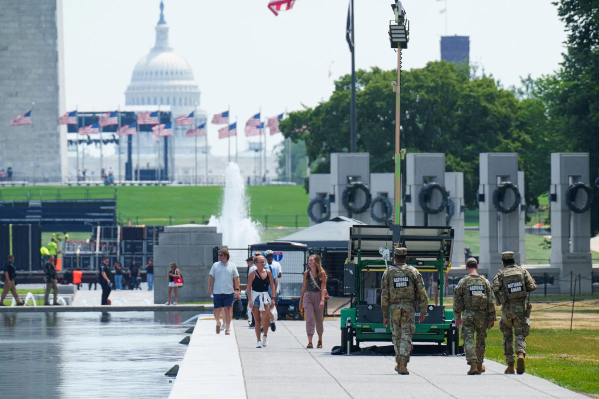 Lincoln Memorial Reflecting Pool Woes: Trump Blames Vandals Amidst Expert Disagreement on Peeling Liner and Algae Bloom