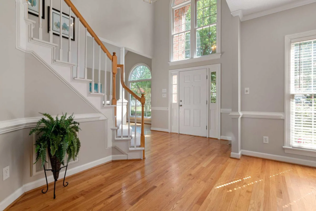 Reading Between the Pixels: How to Decipher Real Estate Listings Like a Pro