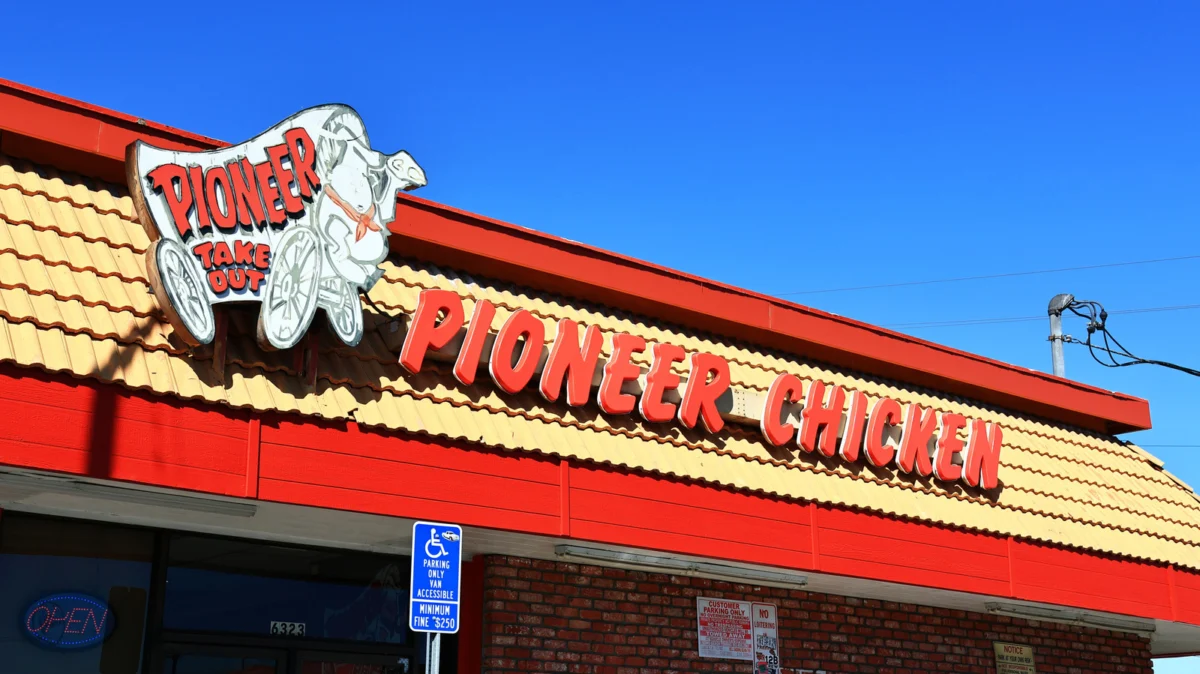 The Golden Age of the Bucket: 10 Defunct Chicken Chains That Still Define Boomer Nostalgia