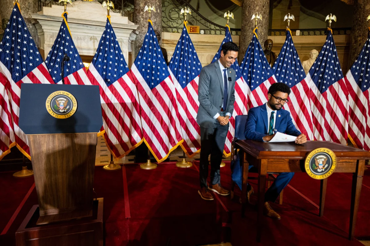 Washington D.C. in Focus: A Week of Unexpected Incidents, Political Dynamics, and National Commemoration