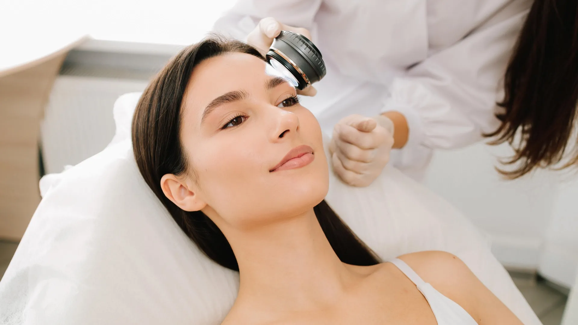 Beyond the Surface: Breakthrough Imaging Reveals Hidden Collagen Decay in Human Skin