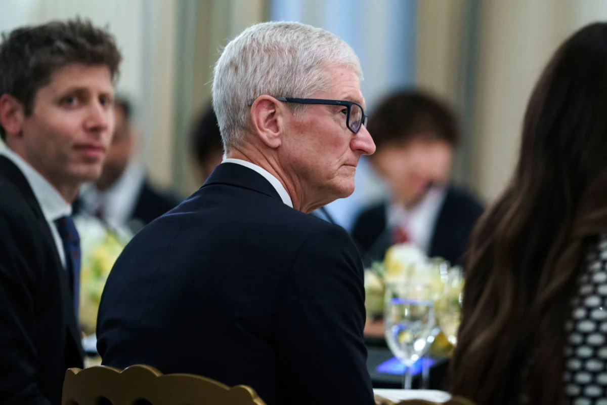 Silicon Valley Titan Clash: Apple Sues OpenAI Over Alleged Systematic Theft of Trade Secrets