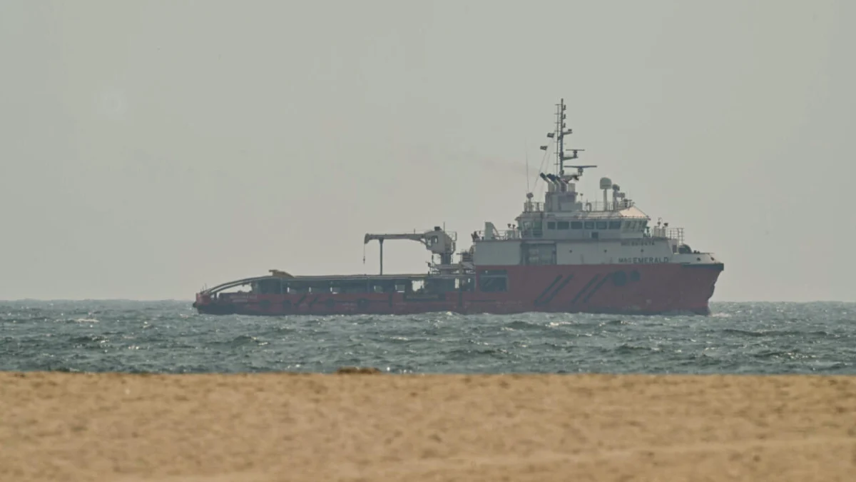 Tensions Boil Over: Global Trade at Risk as US-Iran Conflict Escalates in the Strait of Hormuz