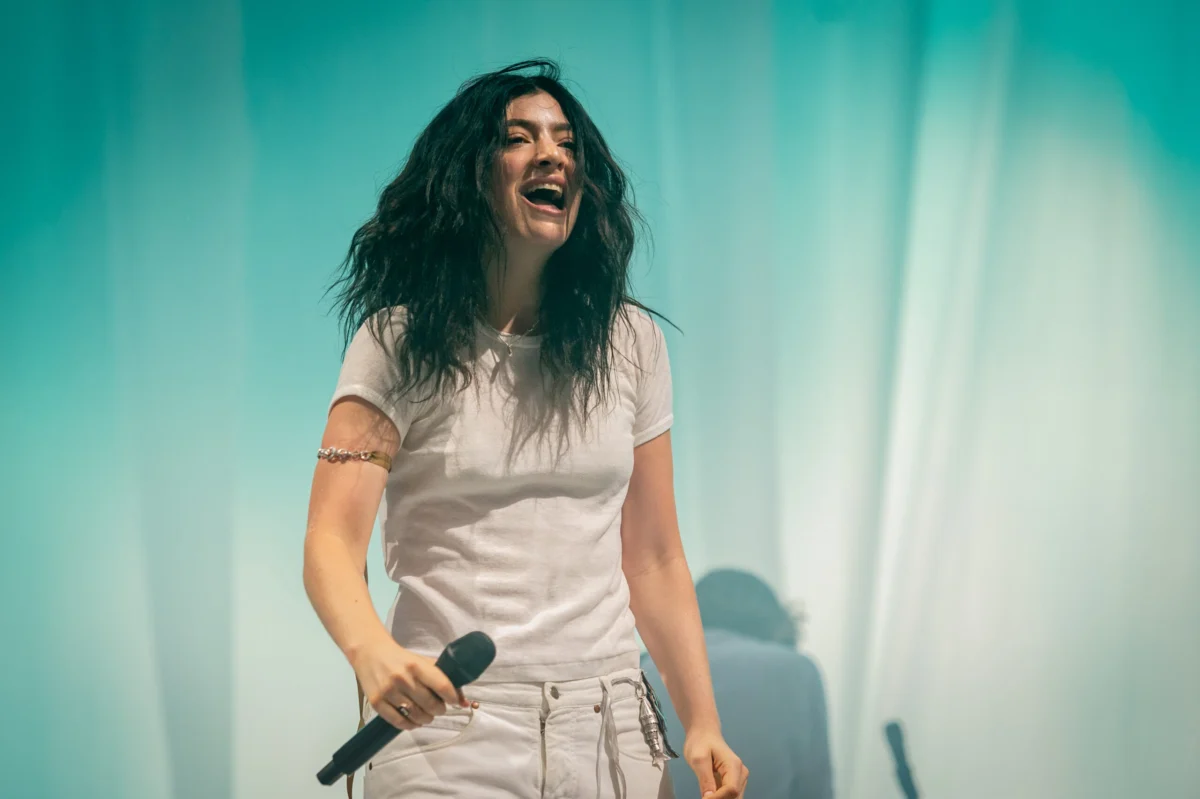 The Anti-AI Resistance: Why Lorde’s Critique of Meta’s Smart Glasses Hits a Cultural Nerve