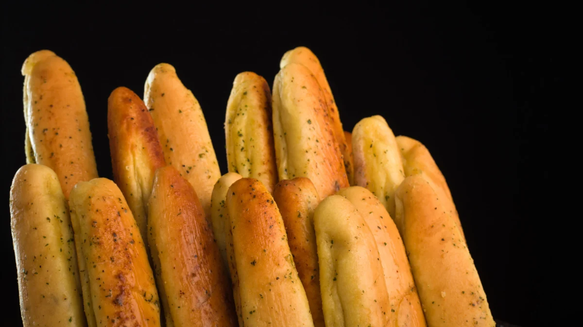 The Crumbing Icon: Why Olive Garden’s Breadsticks Have Become a Point of Contention