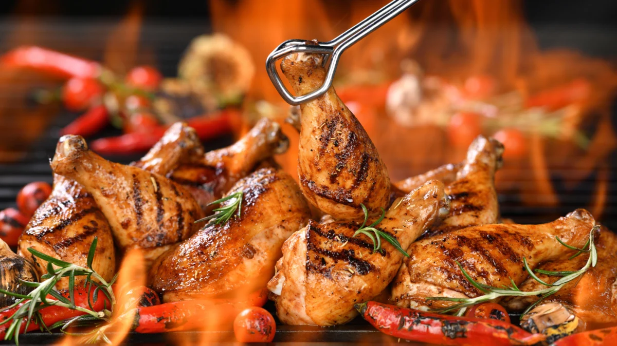 The Culinary Showdown: Grill vs. Griddle—Understanding the Science, Flavor, and Utility of Your Outdoor Kitchen
