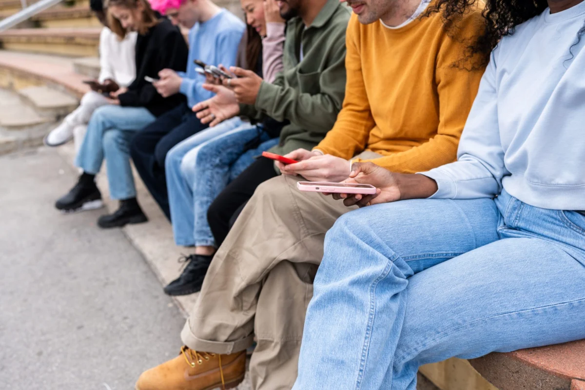 The Intellectual Divide: Why Deep Reading Has Become the Ultimate Competitive Advantage in the Age of Distraction
