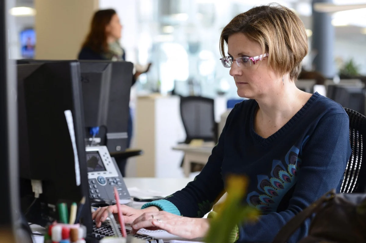 The Proxy Profession: How ‘Socially Offloading’ to AI is Eroding the Human Core of the Workplace