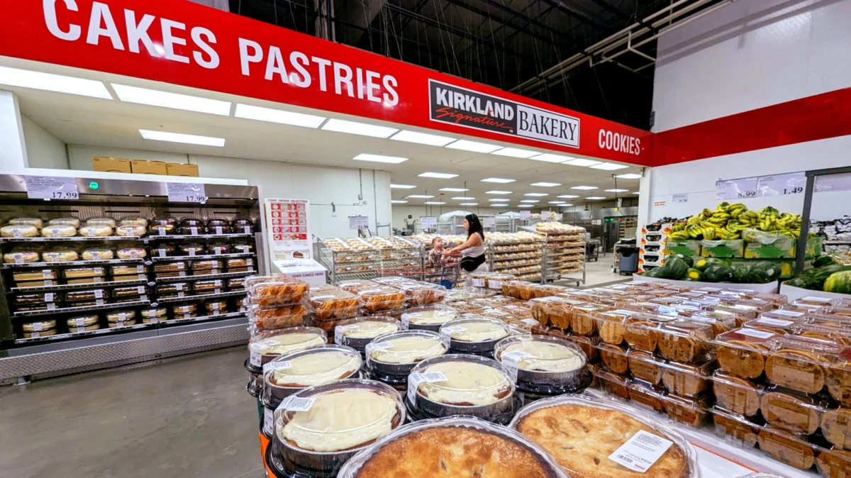The Sweetest Obsession: Why Costco’s Chocolate Chip Cookie Bar Cake Has Captured the Internet