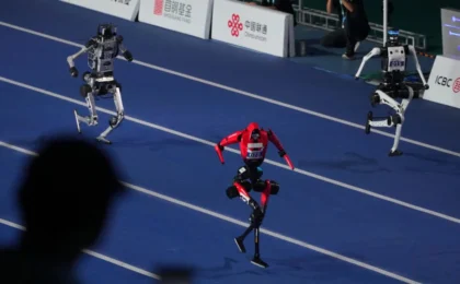 Beyond Human Limits: Chinese Humanoid Robots Shatter World Records in Beijing