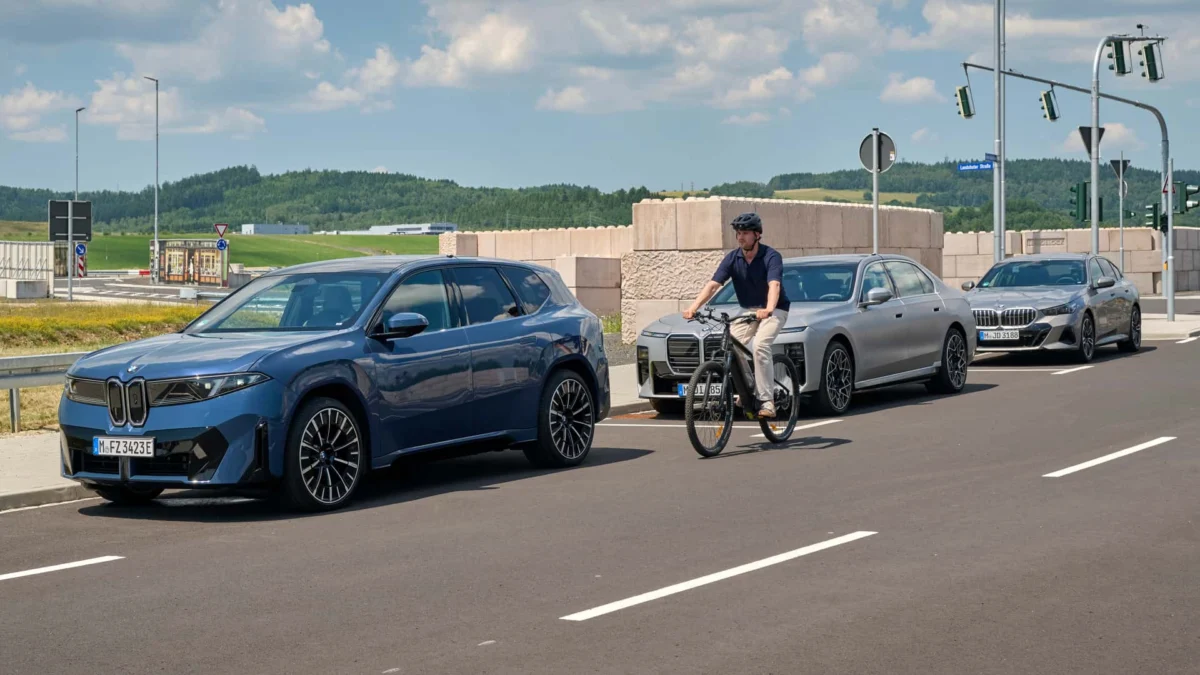 Beyond the Warning: How BMW’s New "Smart Door" Technology Aims to End "Dooring" Crashes