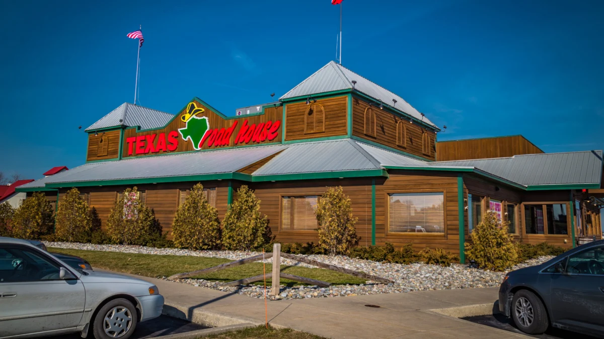 Elevating the Experience: Four Pro-Ordering Tips for the Ultimate Texas Roadhouse Steak Dinner