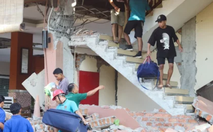 Flores Island Devastated: Rescue Efforts Underway Following Powerful 7.7-Magnitude Earthquake