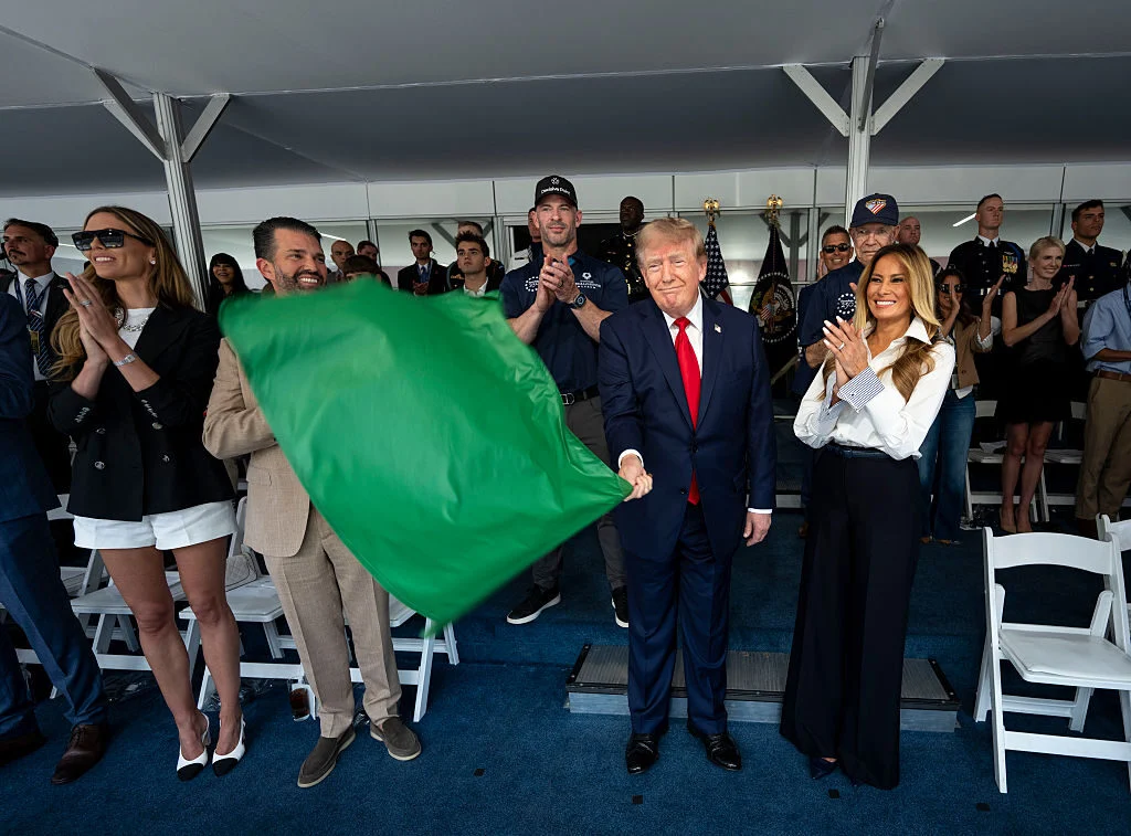 GOP Cash Paradox: Trump Heads to Texas Fundraiser as Midterm Tension Over Campaign Spending Mounts