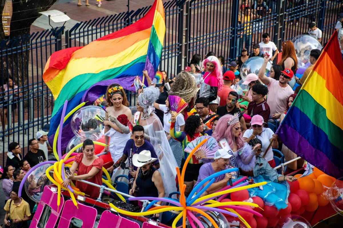 Human Rights Watch Condemns Ecuador’s New Adoption Law, Citing Systemic Discrimination Against LGBT Families