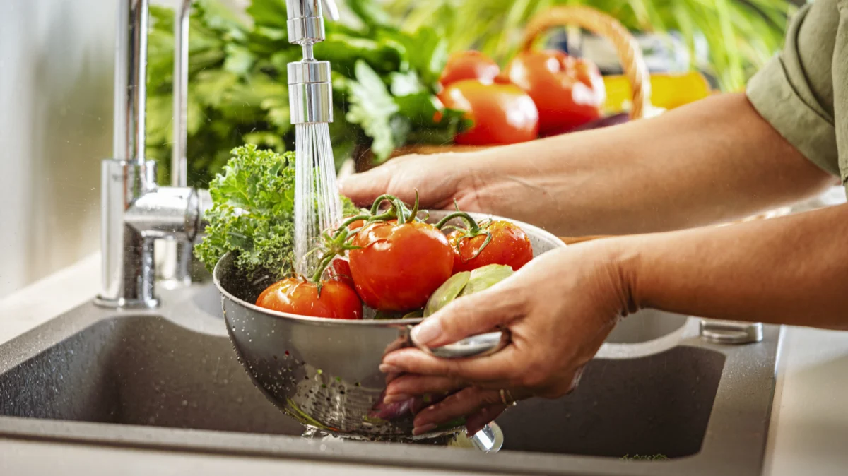The Essential Guide to Produce Safety: How to Navigate Risks in Your Kitchen
