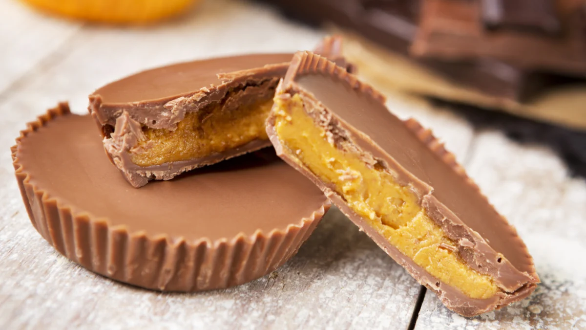 The Great Candy Shift: Why Shoppers Are Trading Reese’s for Dollar Tree’s Landmark Confections