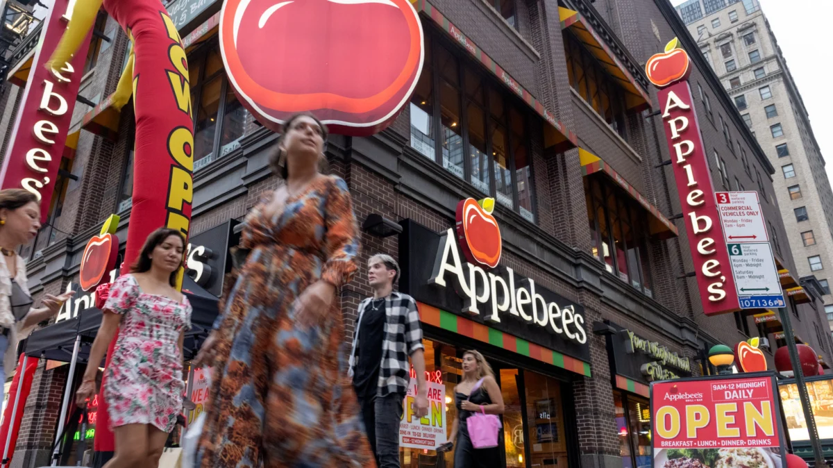 The Neighborhood Grill in Decline: Analyzing the Persistent Criticisms of Applebee’s