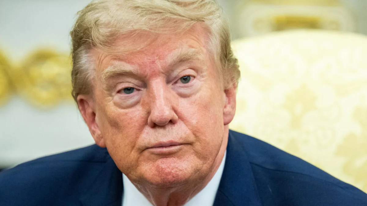 Trump Threatens Global Economic Sanctions Against Tehran’s Supporters Amid Escalating Strait of Hormuz Tensions