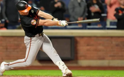 A Homecoming for the Ages: Pete Alonso’s 300th Home Run Keeps Orioles’ Postseason Hopes Alive in Thrilling Win Over Mets