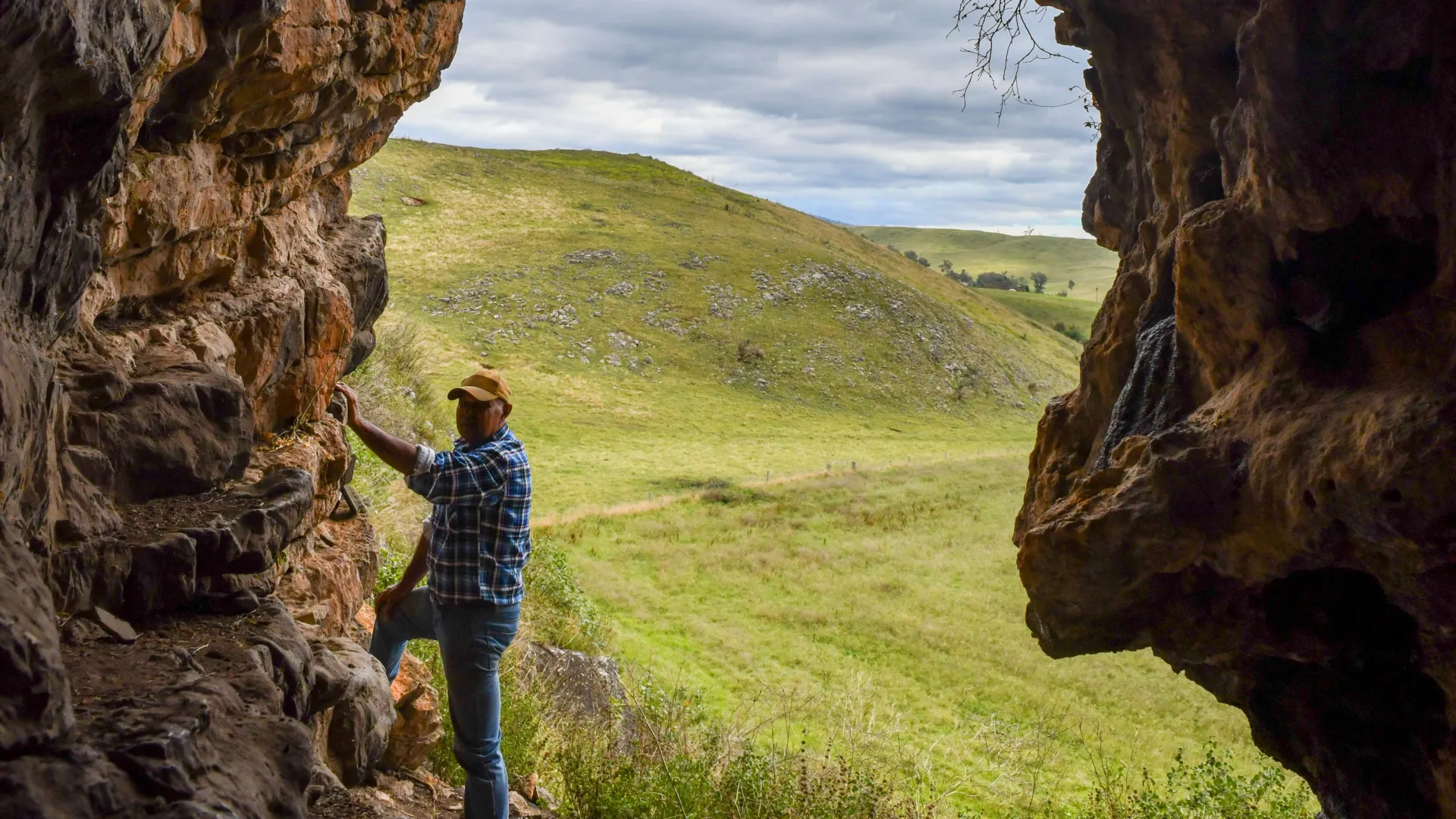 Ancient Echoes: Unveiling 25,000 Years of Ritual at Cloggs Cave