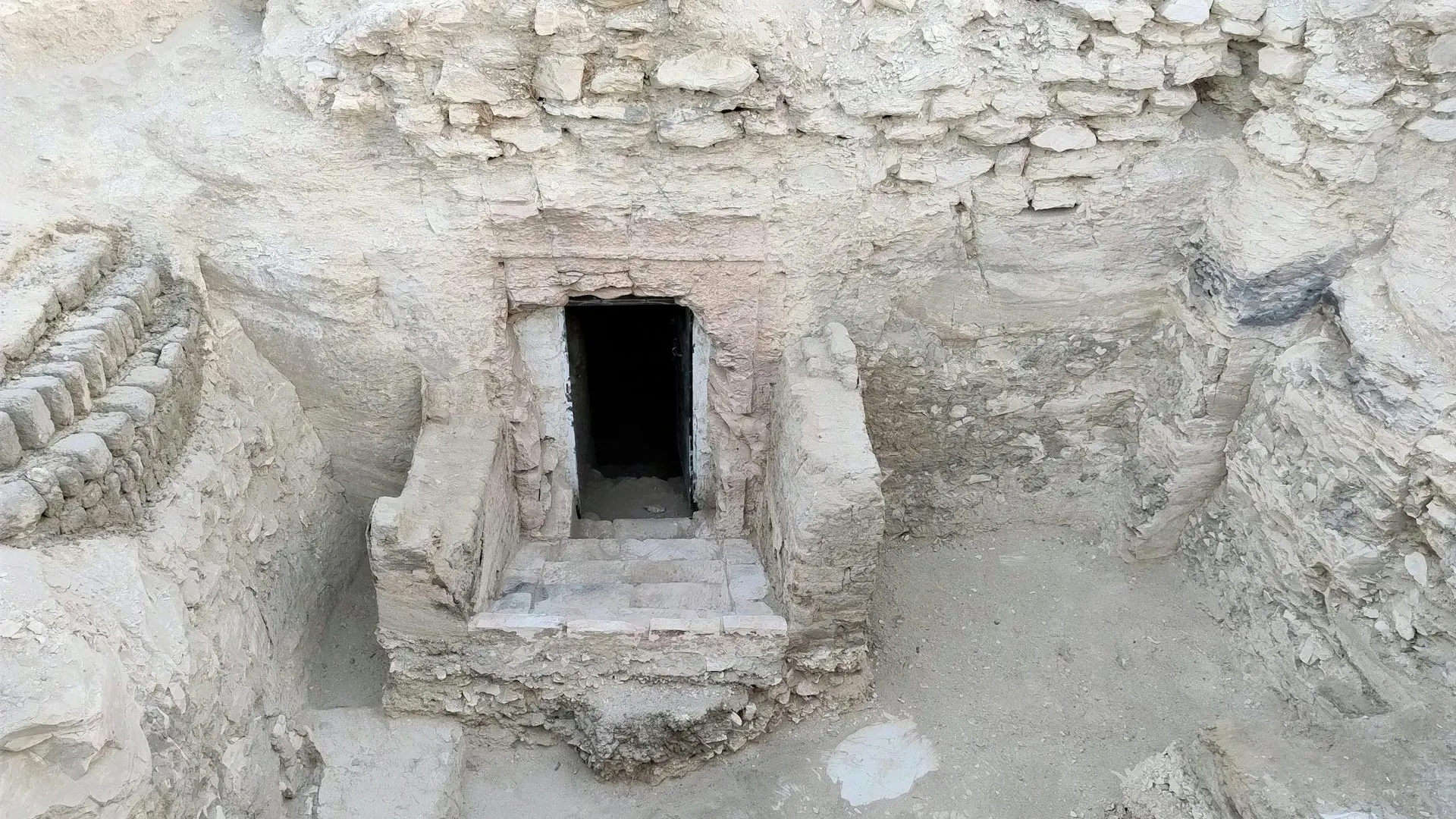 Beneath the Sands of Thebes: The Unveiling of a 3,000-Year-Old Secret