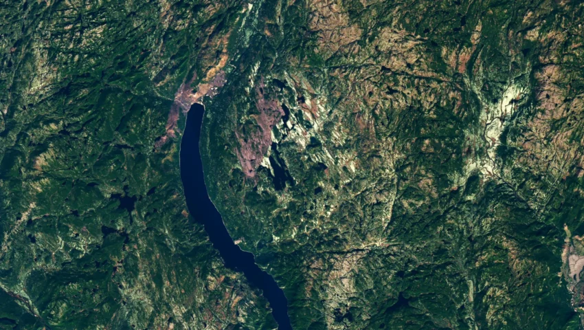 From Camping Trip to Cosmic Discovery: The Unearthing of the Uhackatik Impact Crater