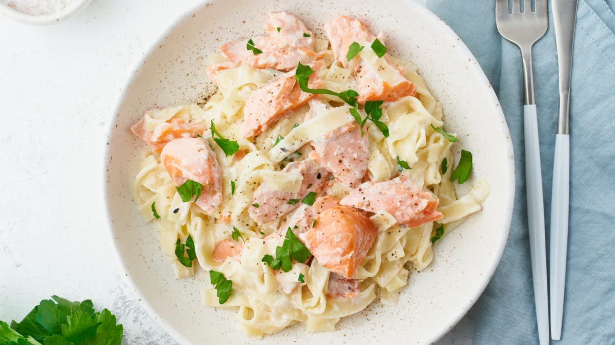 Gourmet on a Budget: How Smoked Salmon Cream Cheese Is Revolutionizing Home Pasta Dinners