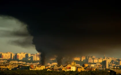Kyiv Under Fire: Renewed Russian Strikes Shatter Fragile Diplomatic Calm