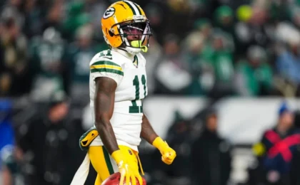 Packers’ Jayden Reed Carted Off Field Following Violent Collision in Clash Against Jets
