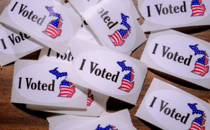 The Crucible of Democracy: US Midterms Begin Amidst Legislative Uncertainty and Institutional Scrutiny