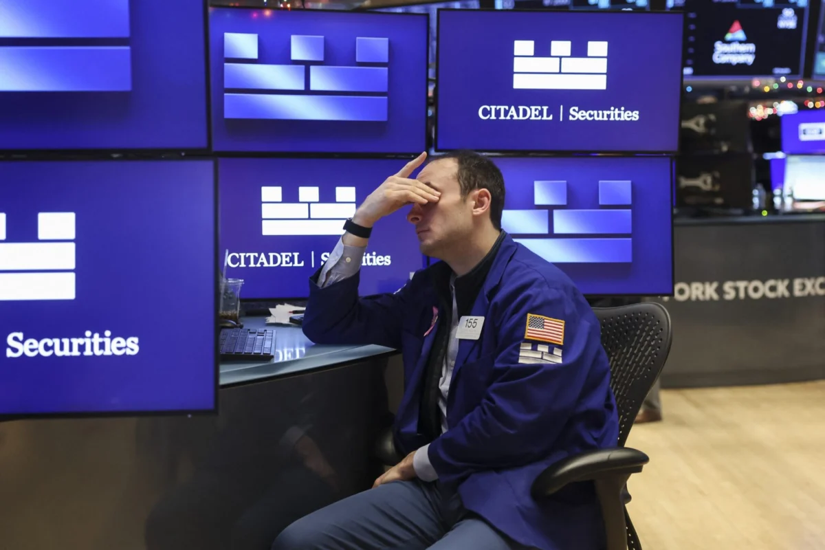 The Great AI Pivot: Why Analysts Predict a 2027 Market Reckoning