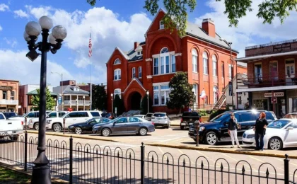 Public Health Crisis in Oxford: Suspected Overdose Reignites Debate Over Synthetic Kratom and Student Safety