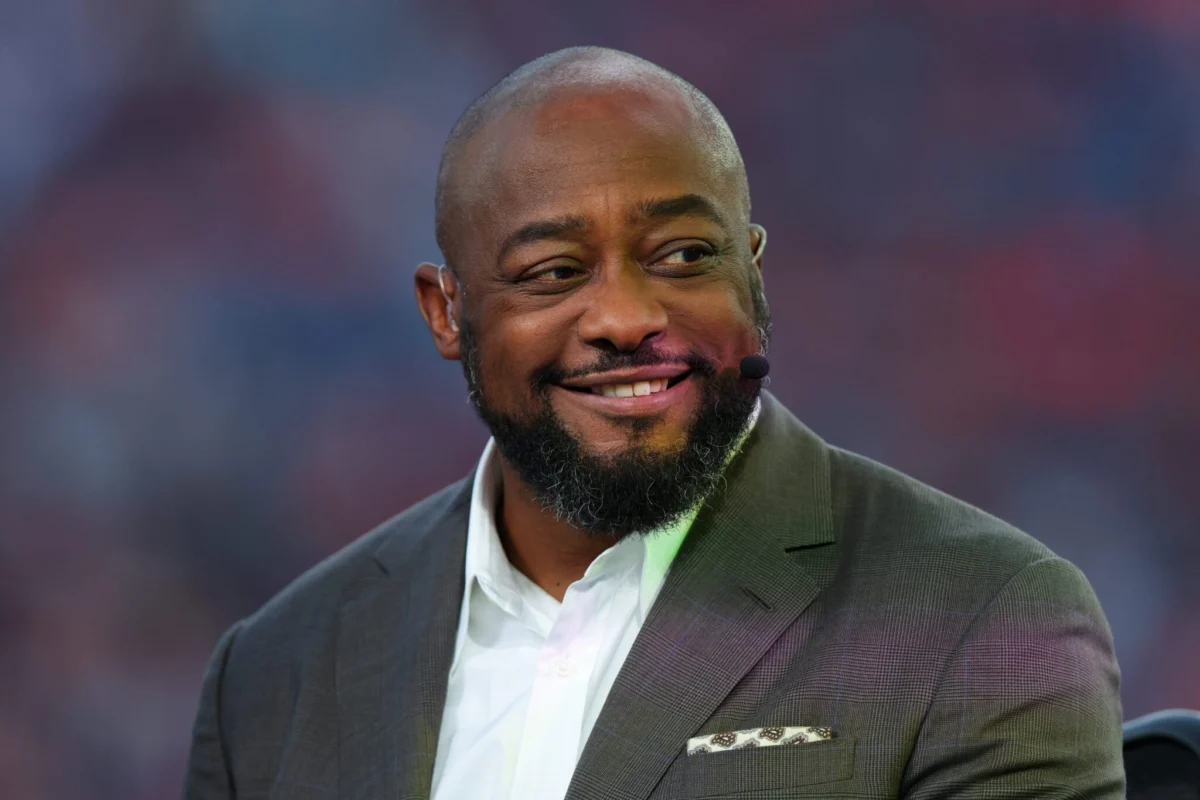 The Architect of the Gridiron and the Virtual Skyline: Mike Tomlin’s Minecraft Revelation