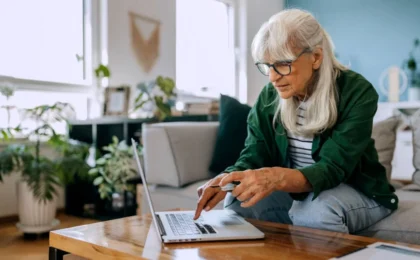 The Double-Edged Sword: Navigating the Role of AI in Personal Finance