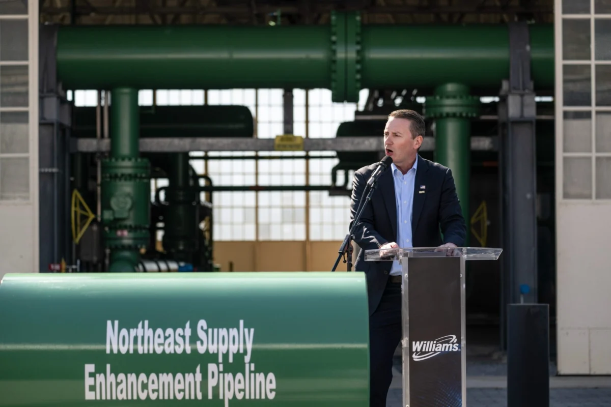The Great Energy Decoupling: Midstream Surges While Geopolitical Tensions Chill Upstream Dealmaking