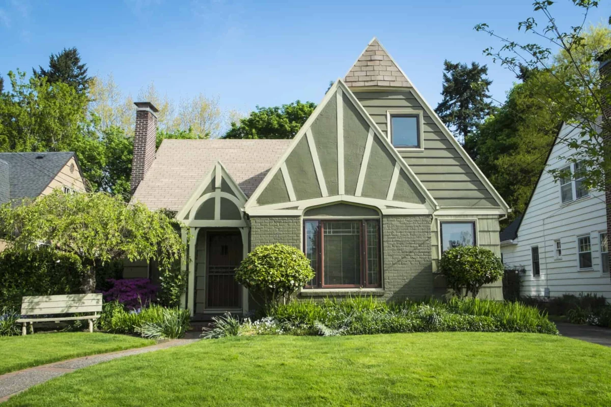 The Strategic Investor’s Guide: Identifying Red Flags Before Buying Your First Property